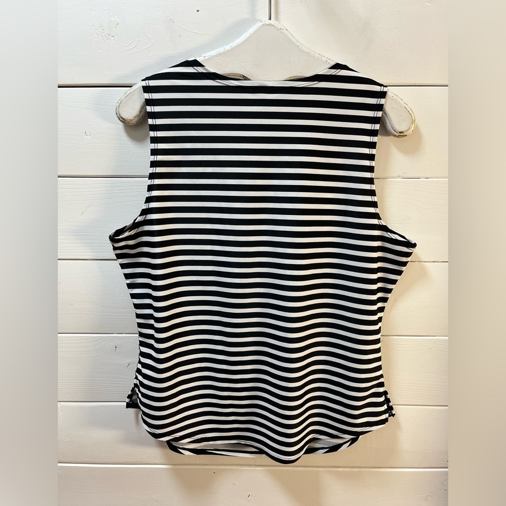 OLD NAVY – Women’s Swim Rashguard Top – Size XL - Picture 5 of 8